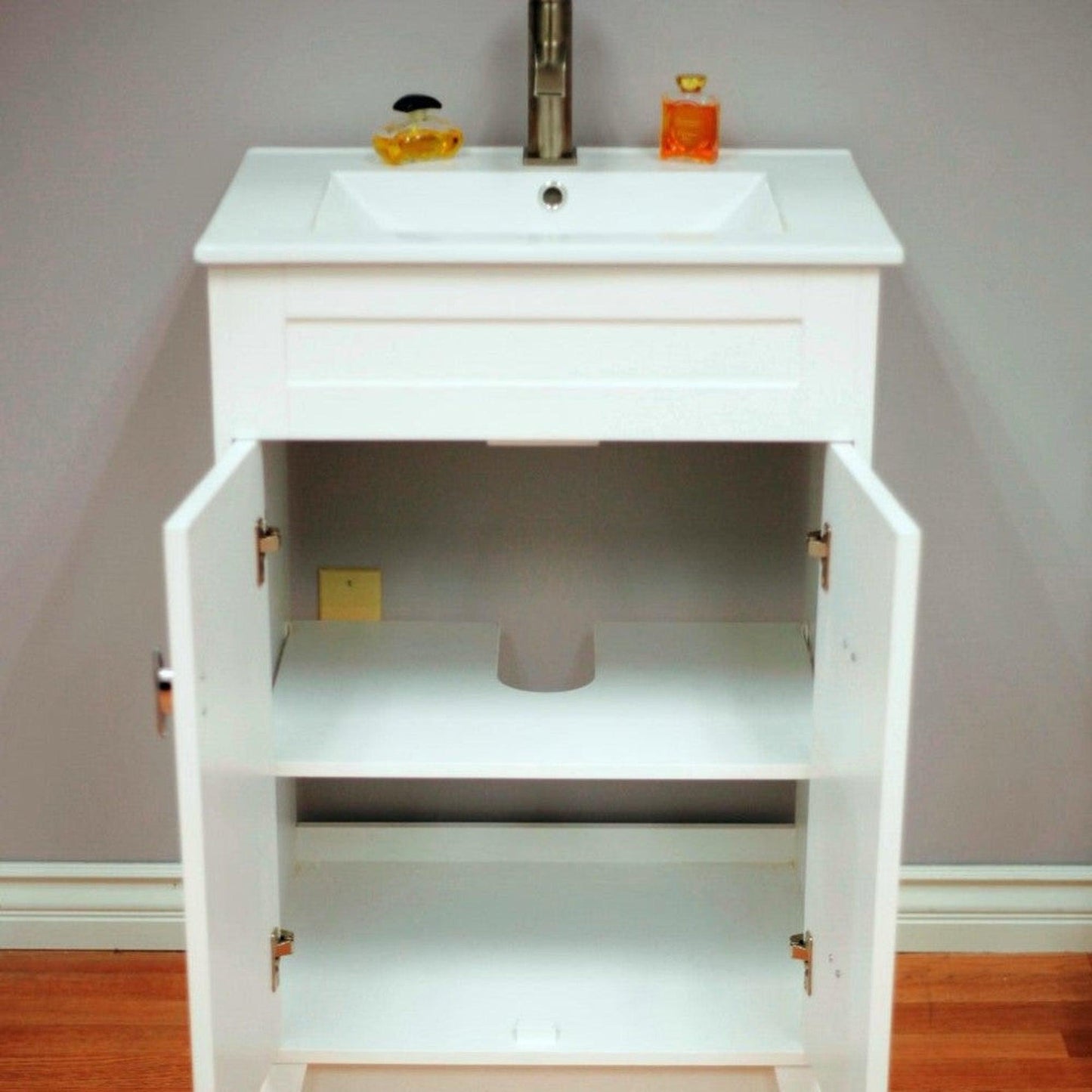 Bellaterra Home 24" 2-Door 1-Shelves White Freestanding Vanity Set With Ceramic Integrated Rectangular Sink and Ceramic Top