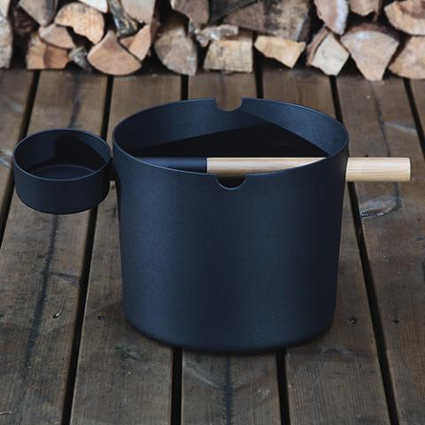 SaunaLife Aluminum 1-Gallon Sauna Bucket Set With Wood Ladle and Thermometer in Black - Accessory Package 6