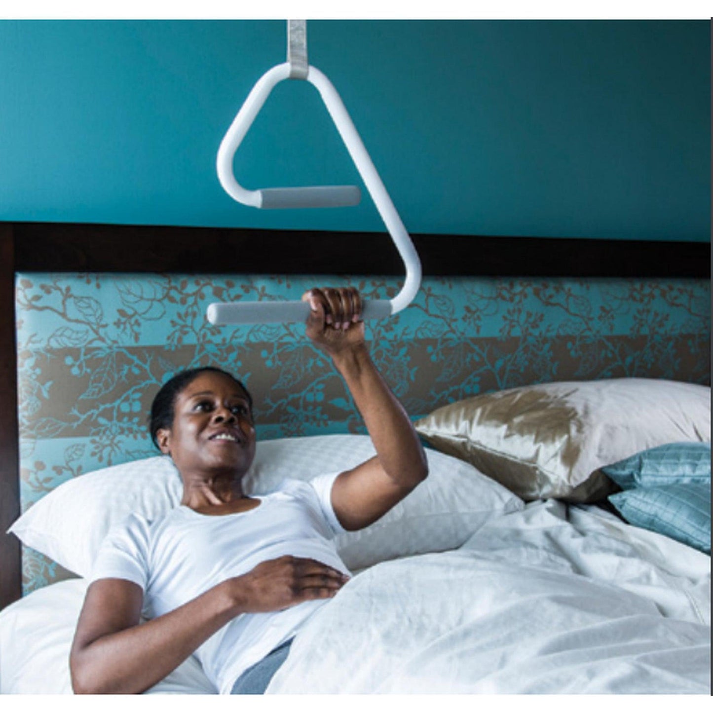 HealthCraft e2 Ceiling Mount 32" Trapeze Bar With Ergonomic Ladder Rungs