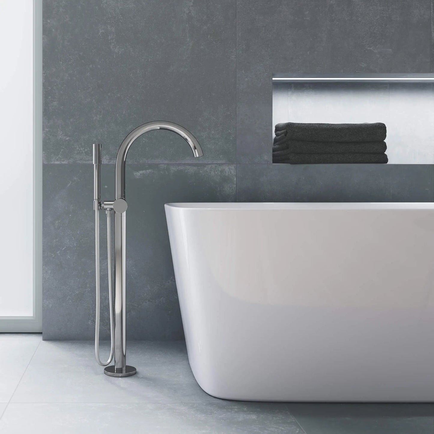Grohe Defined Single-Handle Freestanding StarLight Chrome Tub Faucet With 1.75 GPM Hand Shower