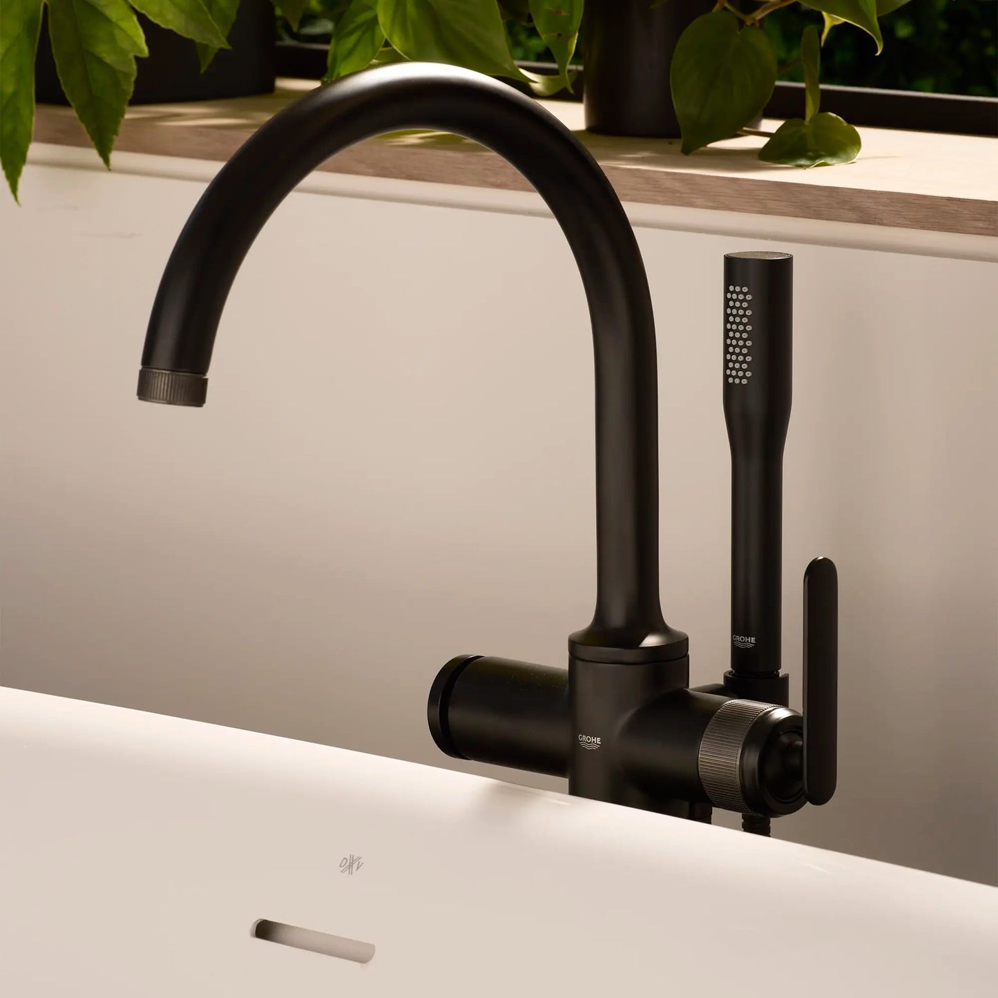 Grohe Listra Single-Handle Freestanding Matte Black Tub Faucet With 1.75 GPM Hand Shower