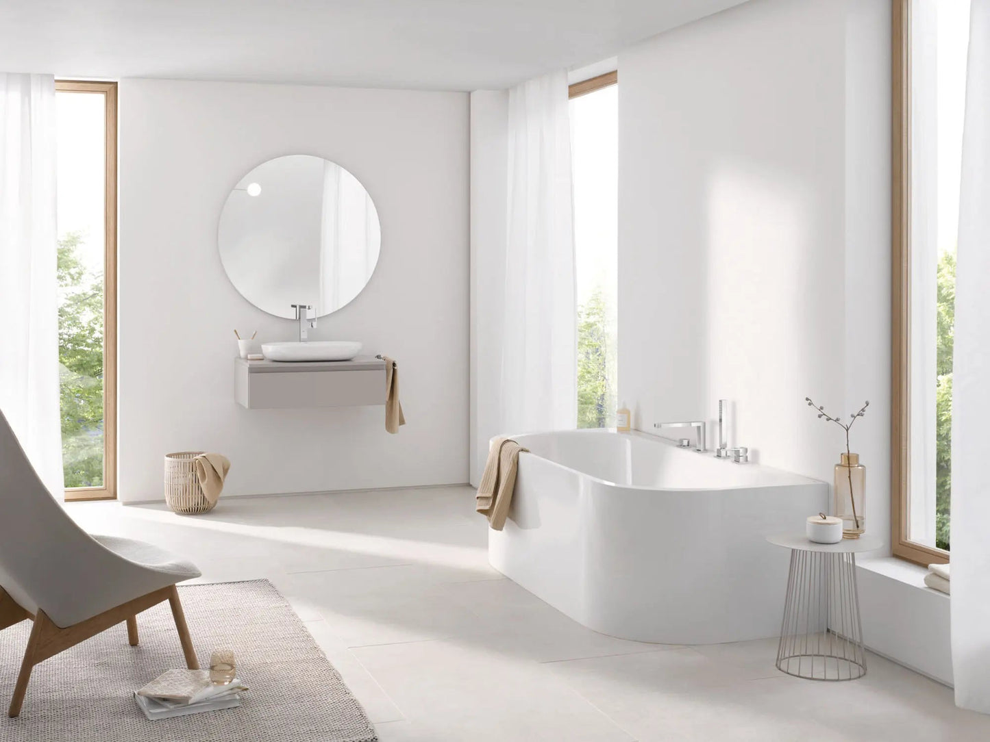 Grohe Plus StarLight Chrome 4-Hole Single-Handle Deck Mount Roman Tub Faucet With 1.75 GPM Hand Shower
