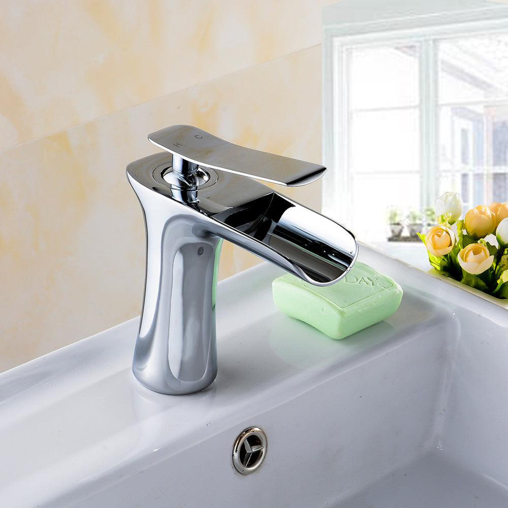 American Imaginations AI-22931 20" White Oval Ceramic Undermount Bathroom Sink Set