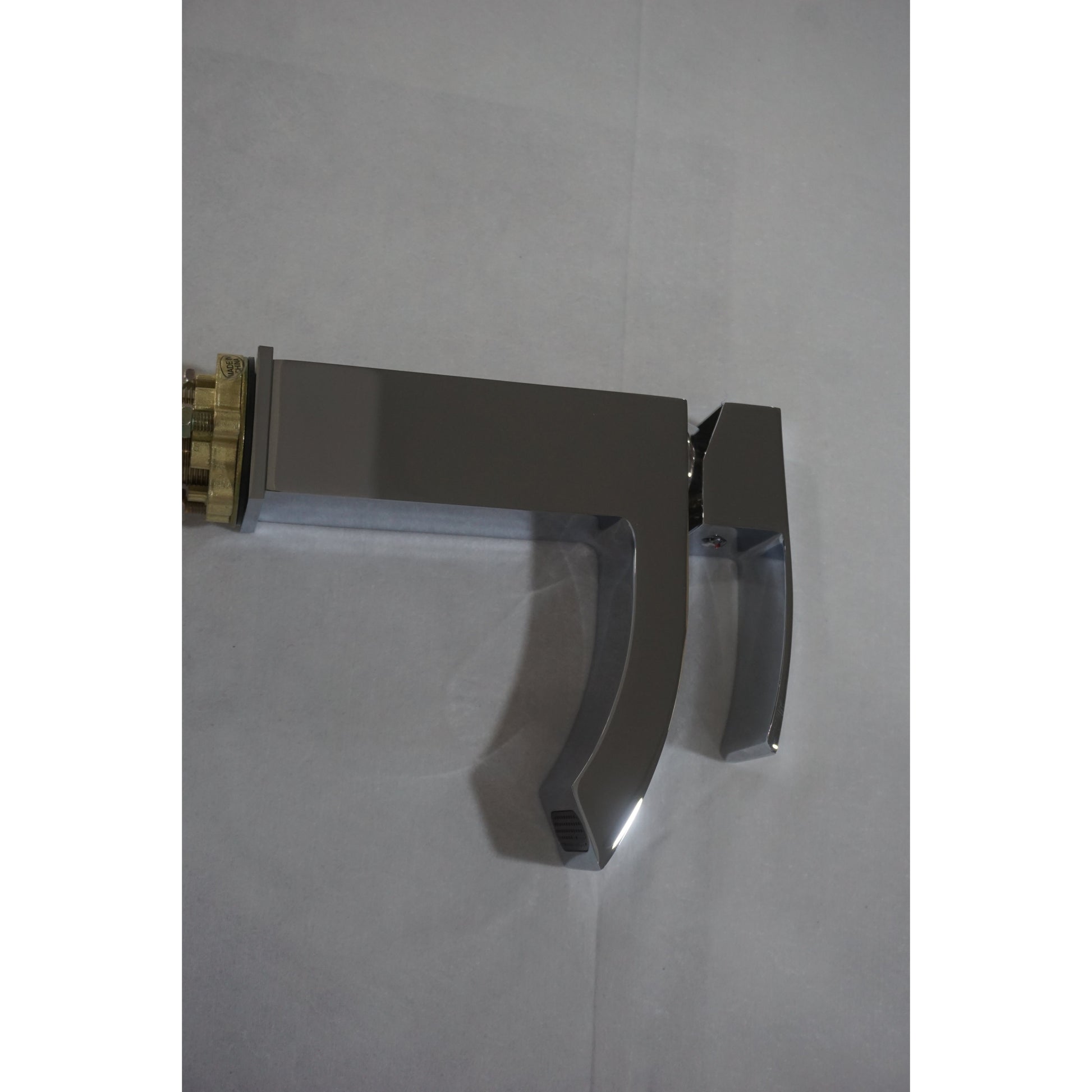 American Imaginations AI-34286 18" White Unique Above Counter Transitional Bathroom Vessel Sink Set