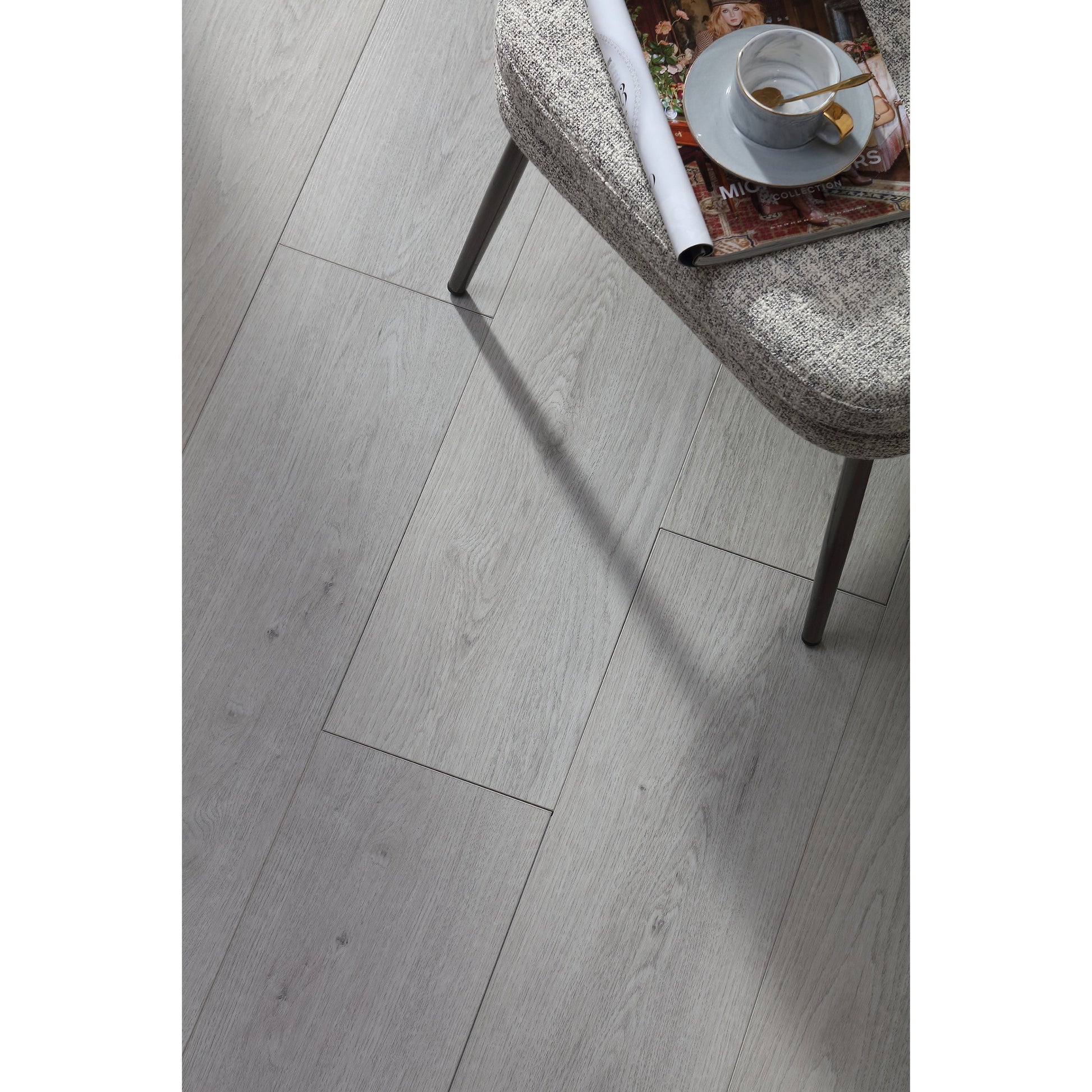 Bathlyn European Oak Collection 60" French Oak Vinyl Flooring (Per Case)