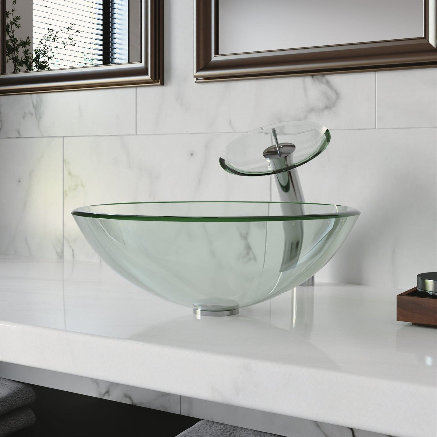 DeerValley Symmetry 17" Circular Clear Tempered Glass Bathroom Vessel Sink