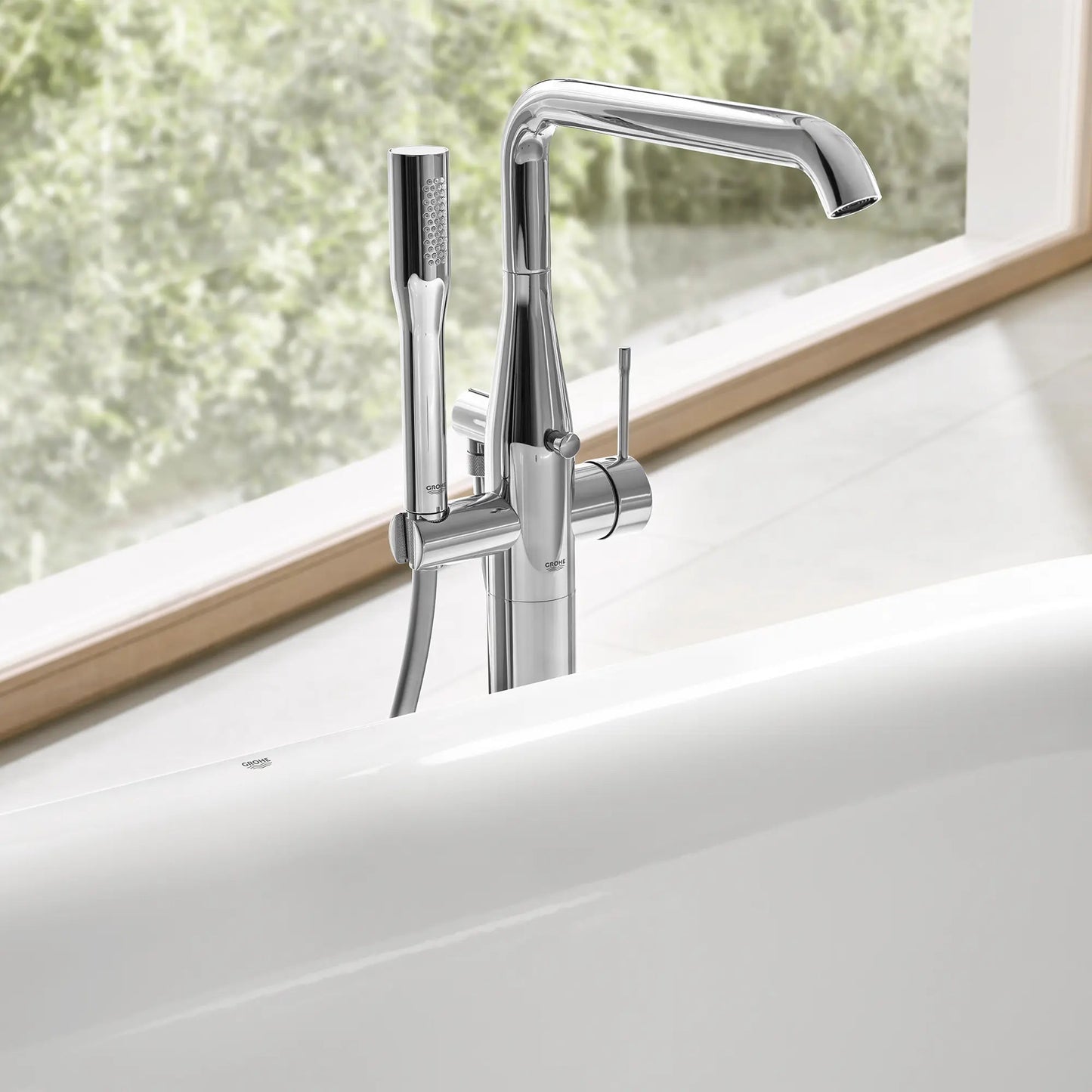 Grohe Essence Single-Handle Freestanding StarLight Chrome Tub Faucet With 1.75 GPM Hand Shower
