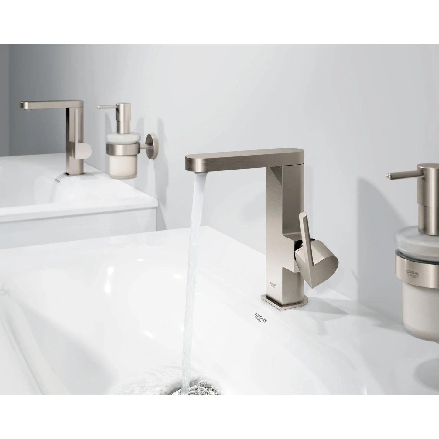 Grohe Plus 23956EN3 Single Hole Single-Handle 1.2 GPM Brushed Nickel Infinity Faucet