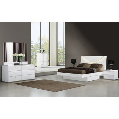 HomeRoots 62" x 19" x 30" White Dresser
