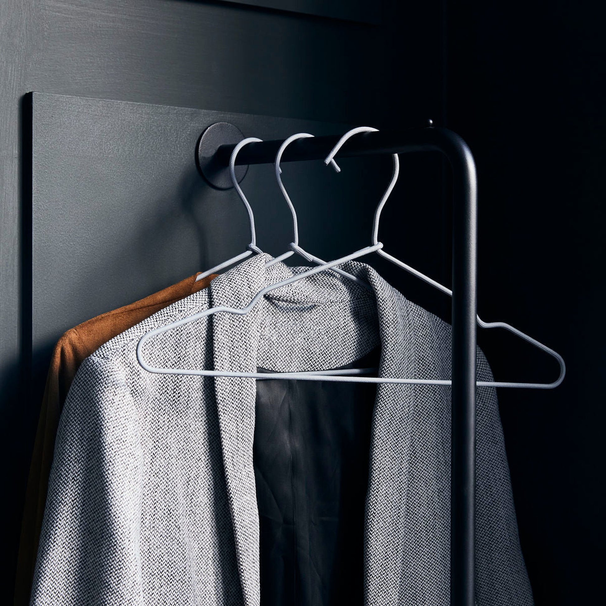 House Doctor Wire Hanger in Light Grey Finish