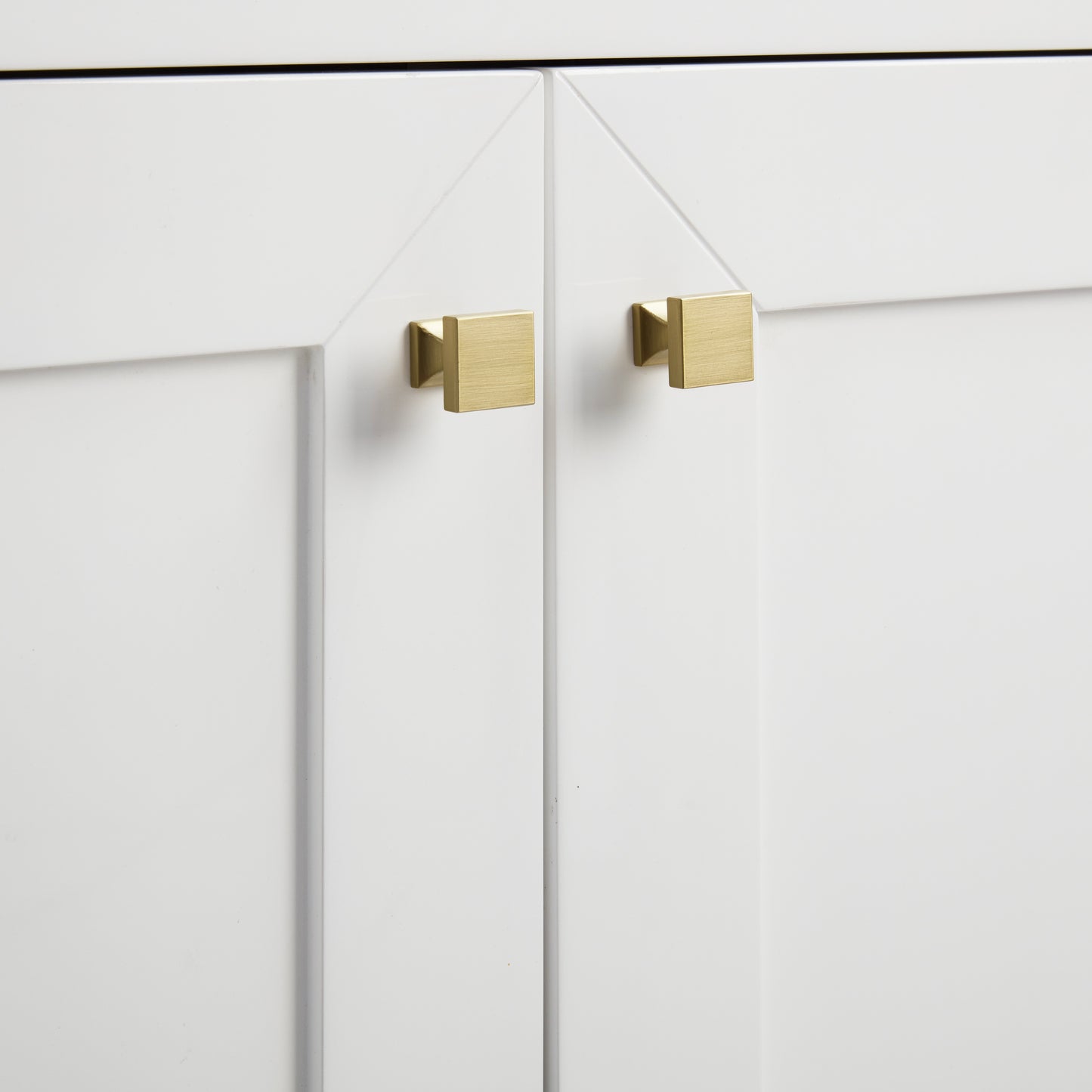 James Martin Vanities Chianti 20" Glossy White Champagne Brass Base Single Cabinet