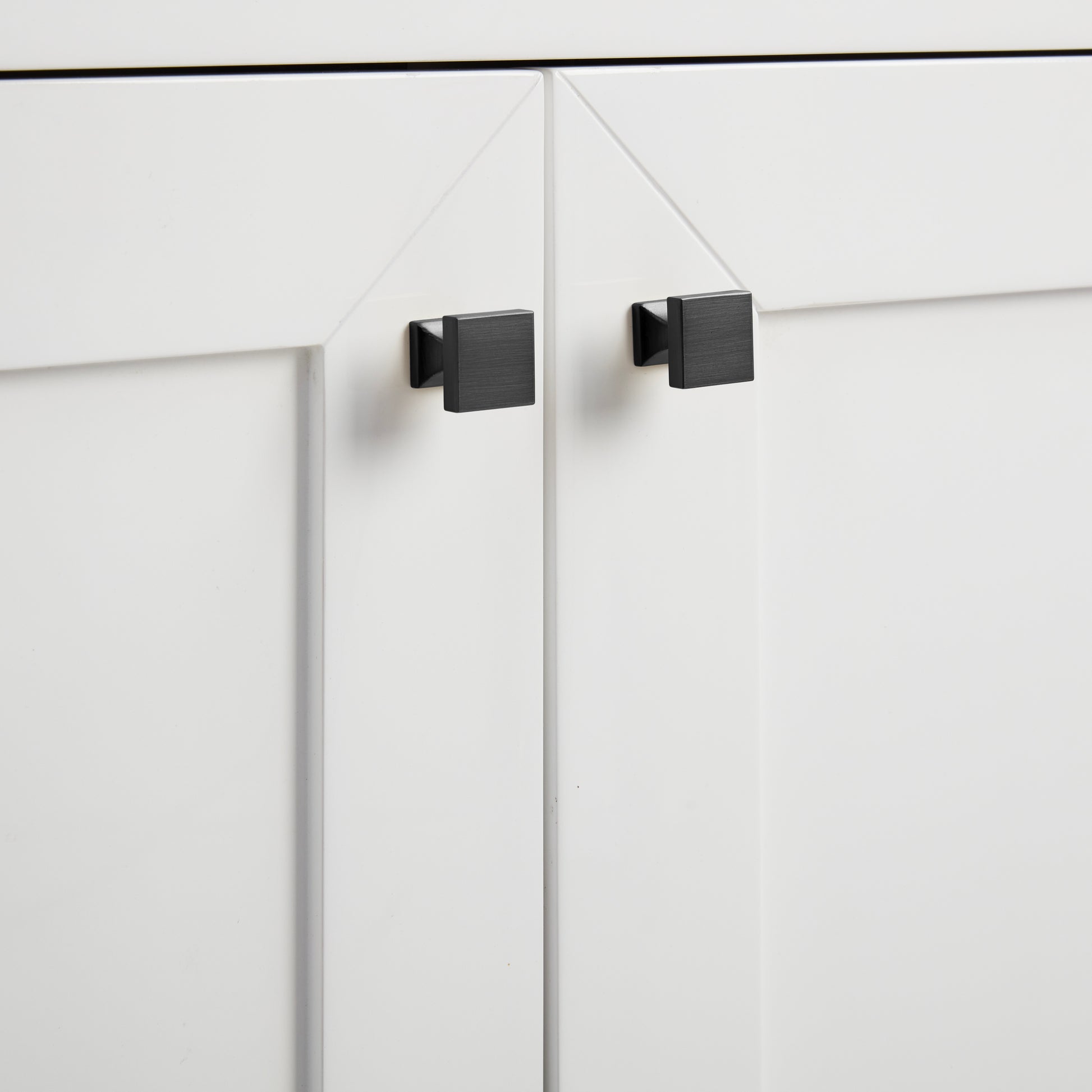 James Martin Vanities Chianti 24" Glossy White Matte Black Base Single Cabinet