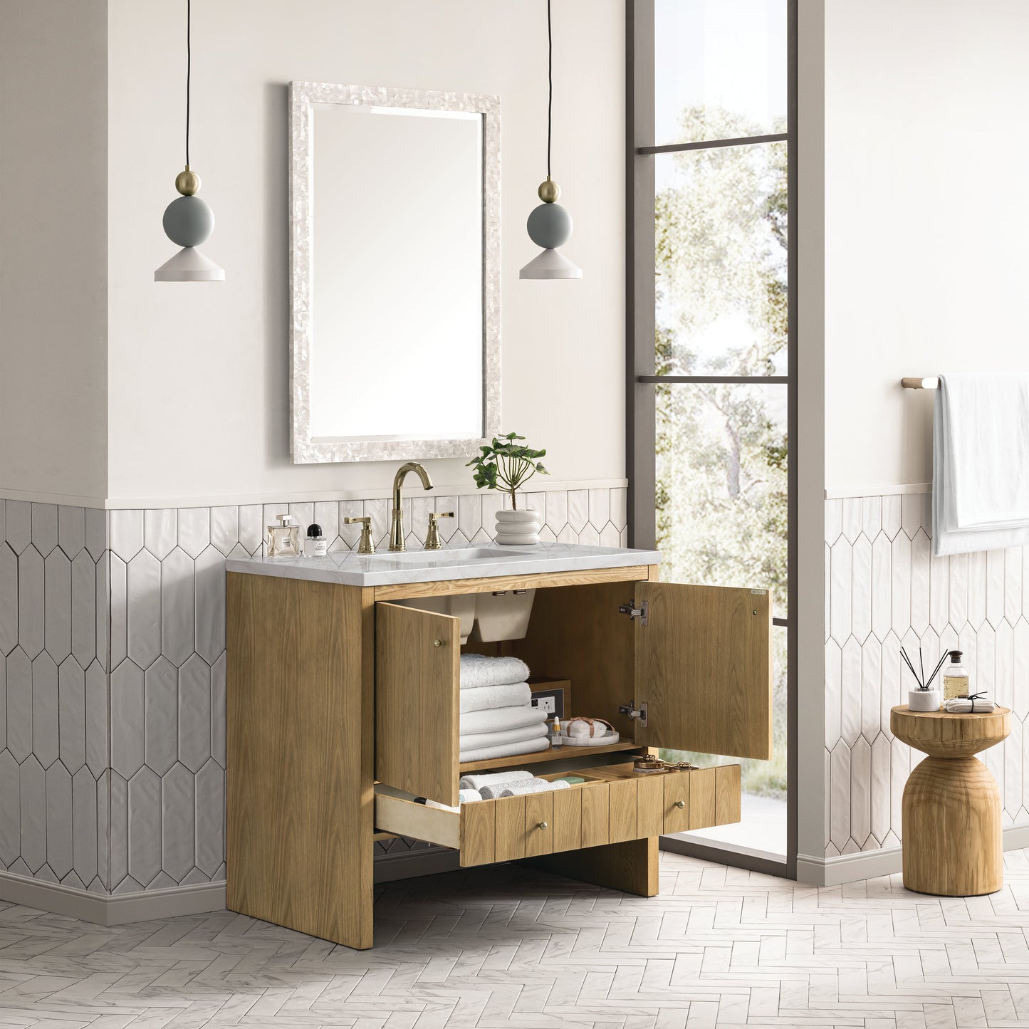 James Martin Vanities Hudson 36" Light Natural Oak Single Vanity With 3 cm Victorian Silver Top