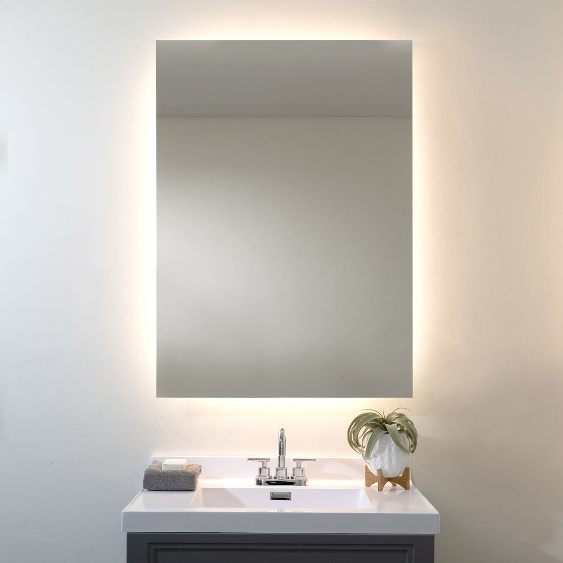 Seura Halo 24" W x 36" H Wall Switch Dimming LED Lighted Mirror