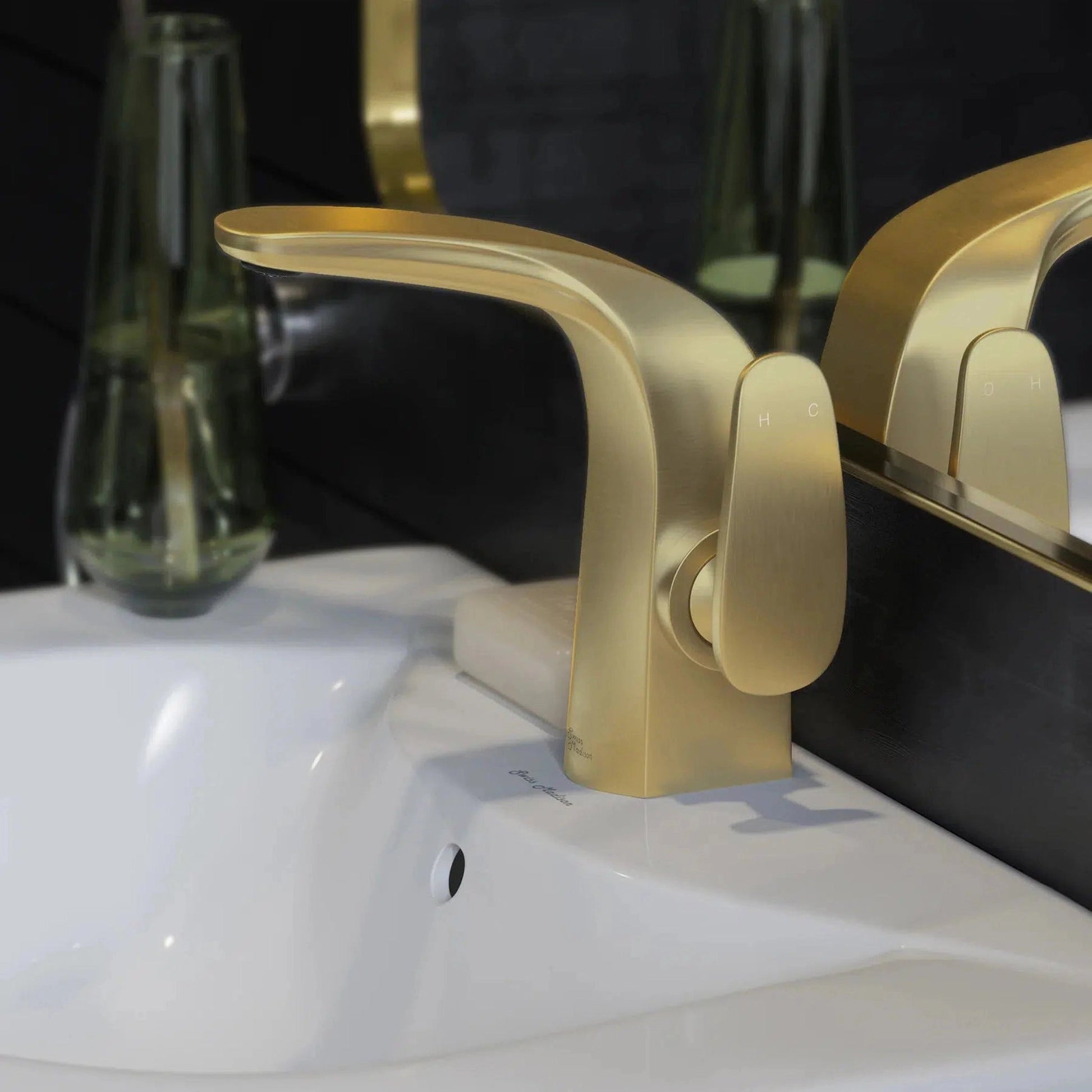 Swiss Madison Château 7” Brushed Gold Single Hole Bathroom Faucet With Flow Rate of 1.2 GPM
