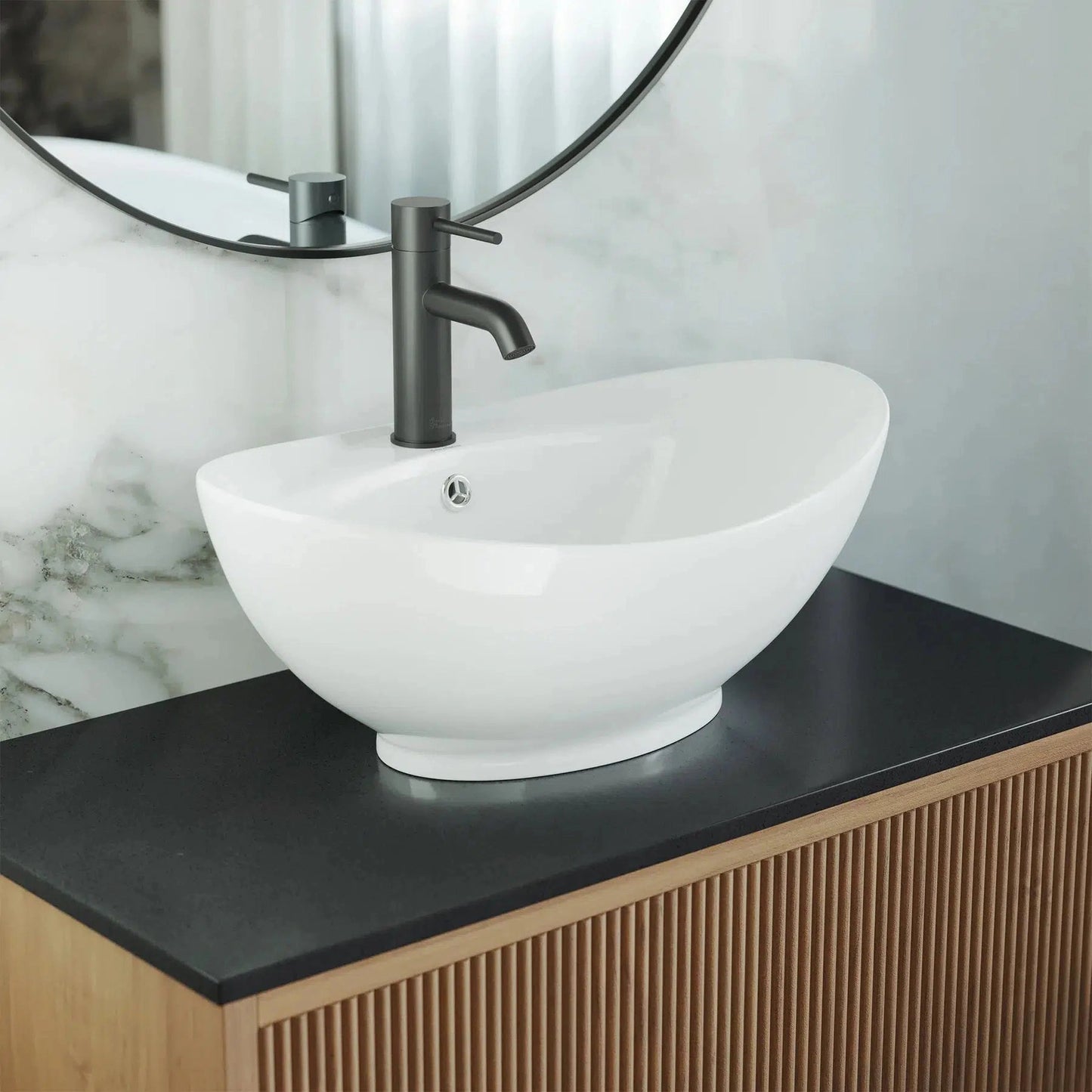 Swiss Madison Ivy 23" x 15" White Oval Ceramic Bathroom Vessel Sink
