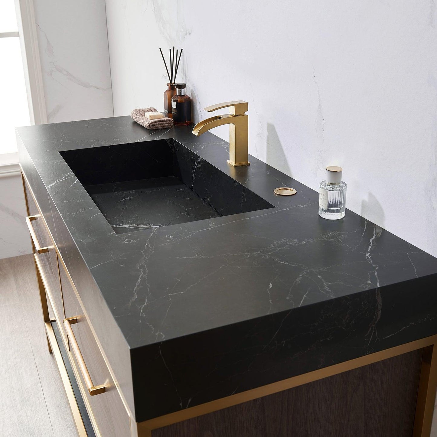 Vinnova Segovia 55" Single Sink Bath Vanity In Suleiman Oak Finish With Black Sintered Stone Top