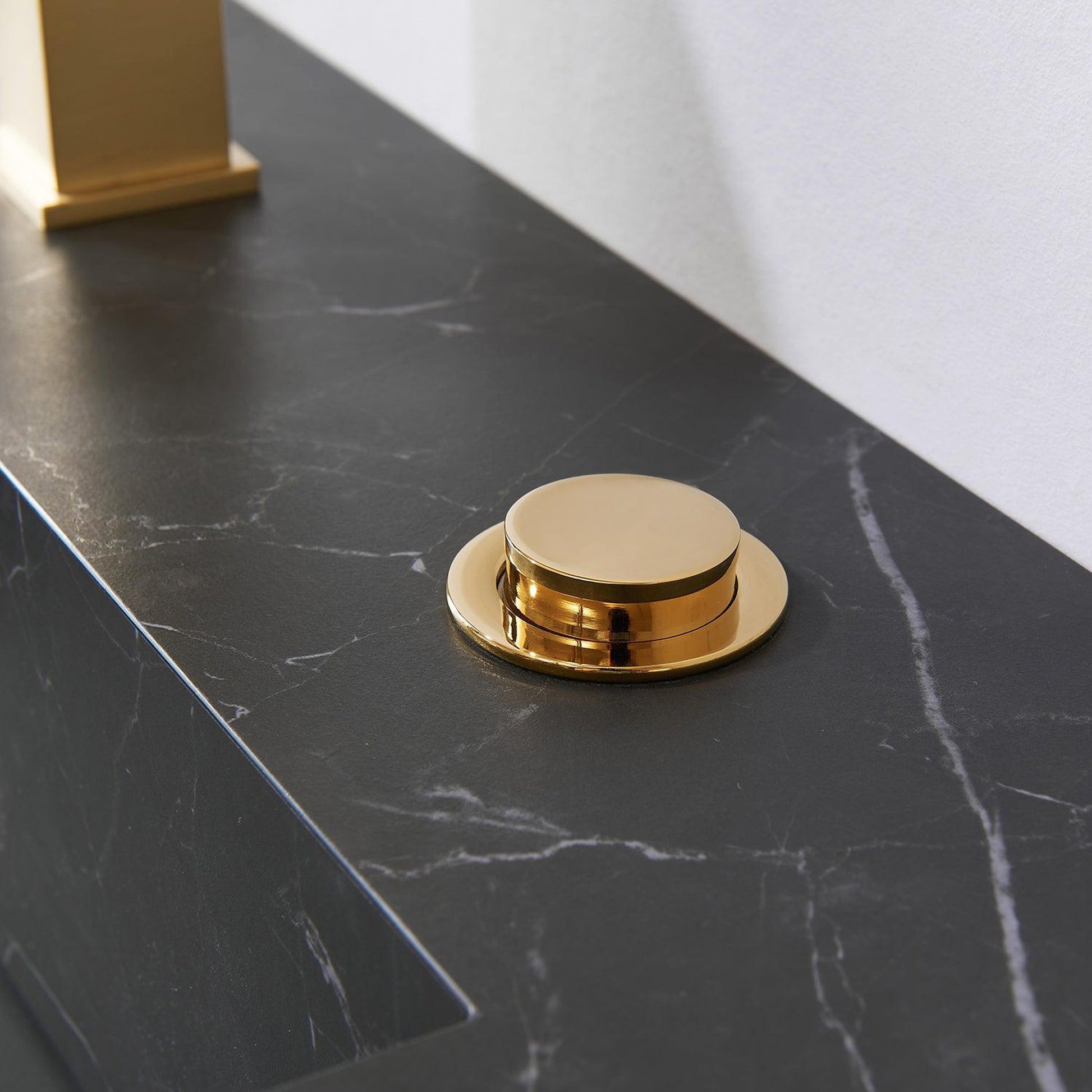 Vinnova Segovia 55" Single Sink Bath Vanity In Suleiman Oak Finish With Black Sintered Stone Top And Mirror