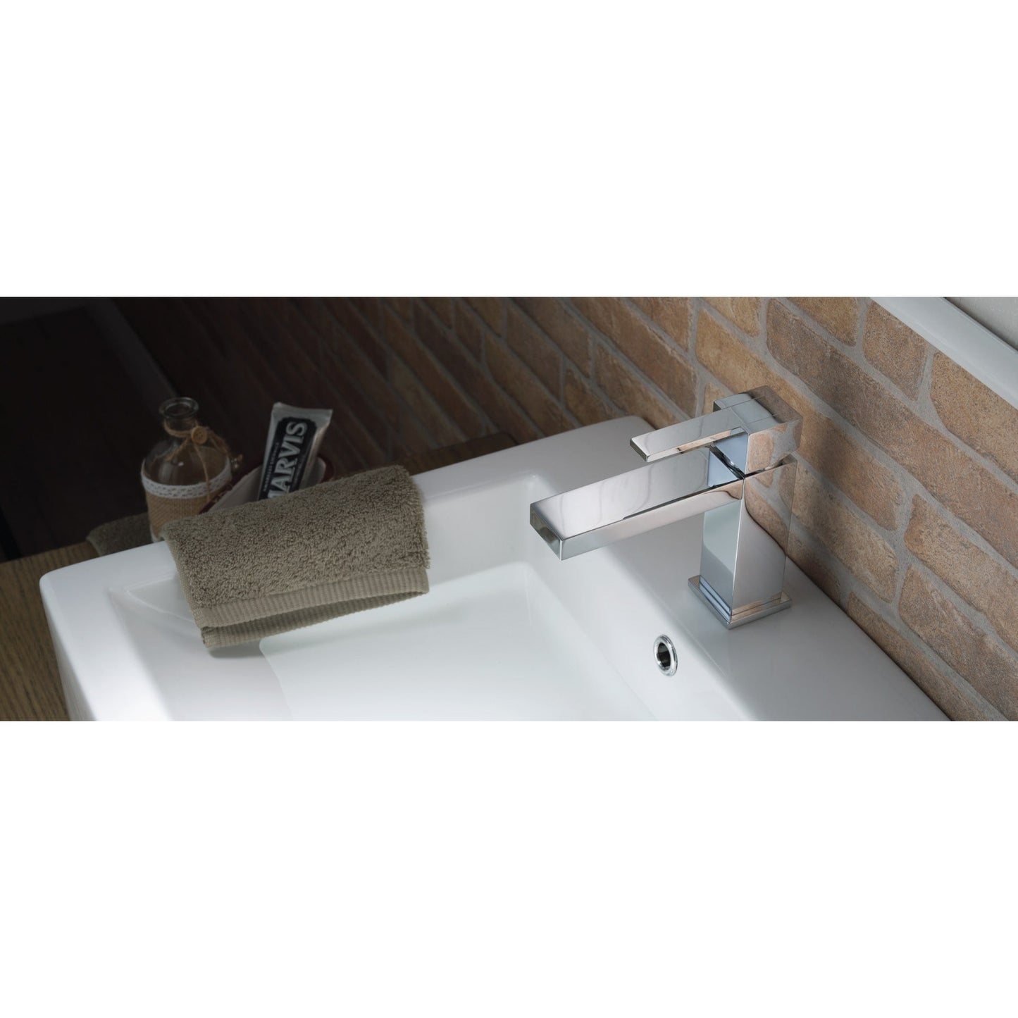 Flusso Faucets Serie 150 6" Single-Hole Chrome Deck-Mounted Bathroom Sink Faucet With Pop-Up Drain