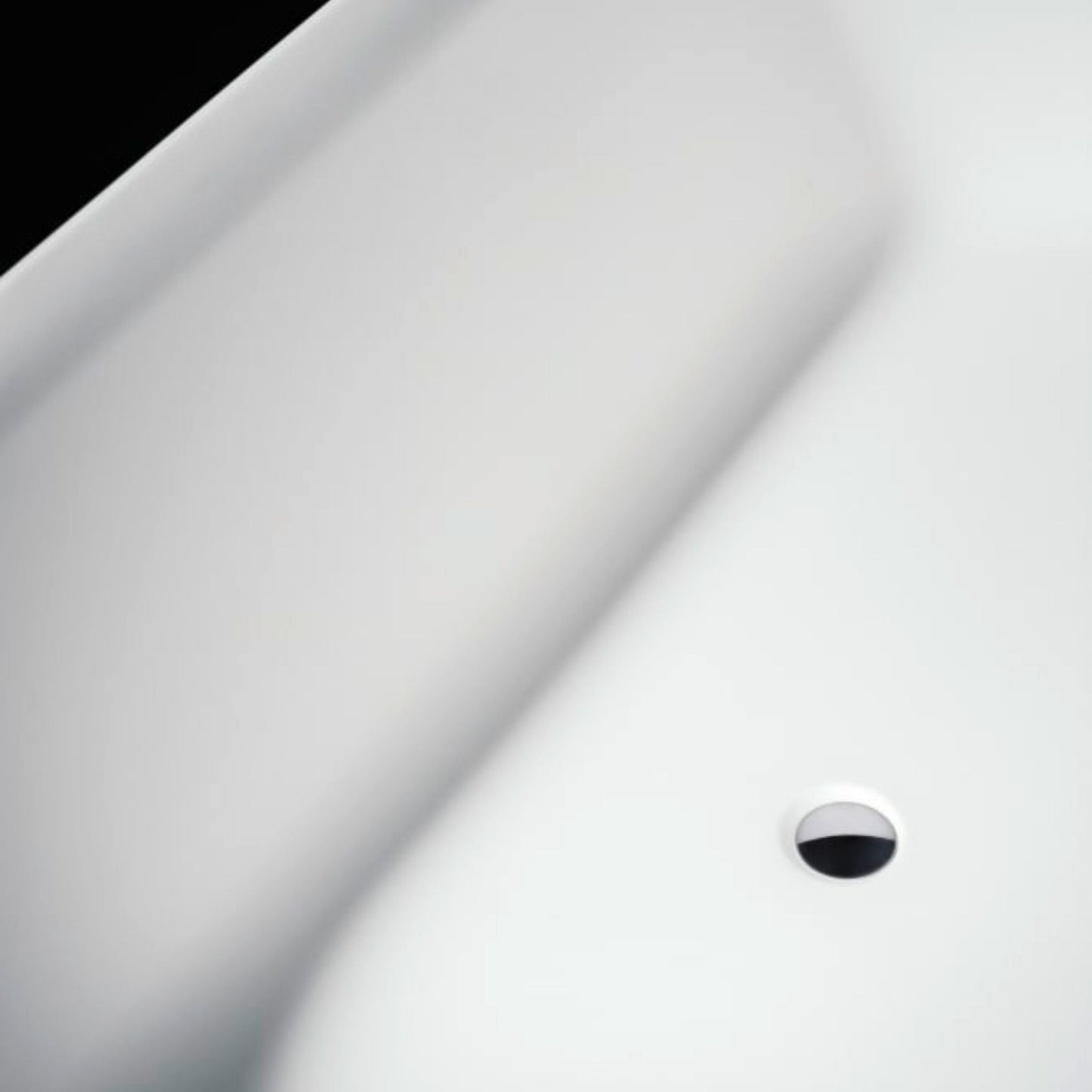 Laufen Kartell 32" x 68" Oval White Freestanding Bathtub With Center Drain