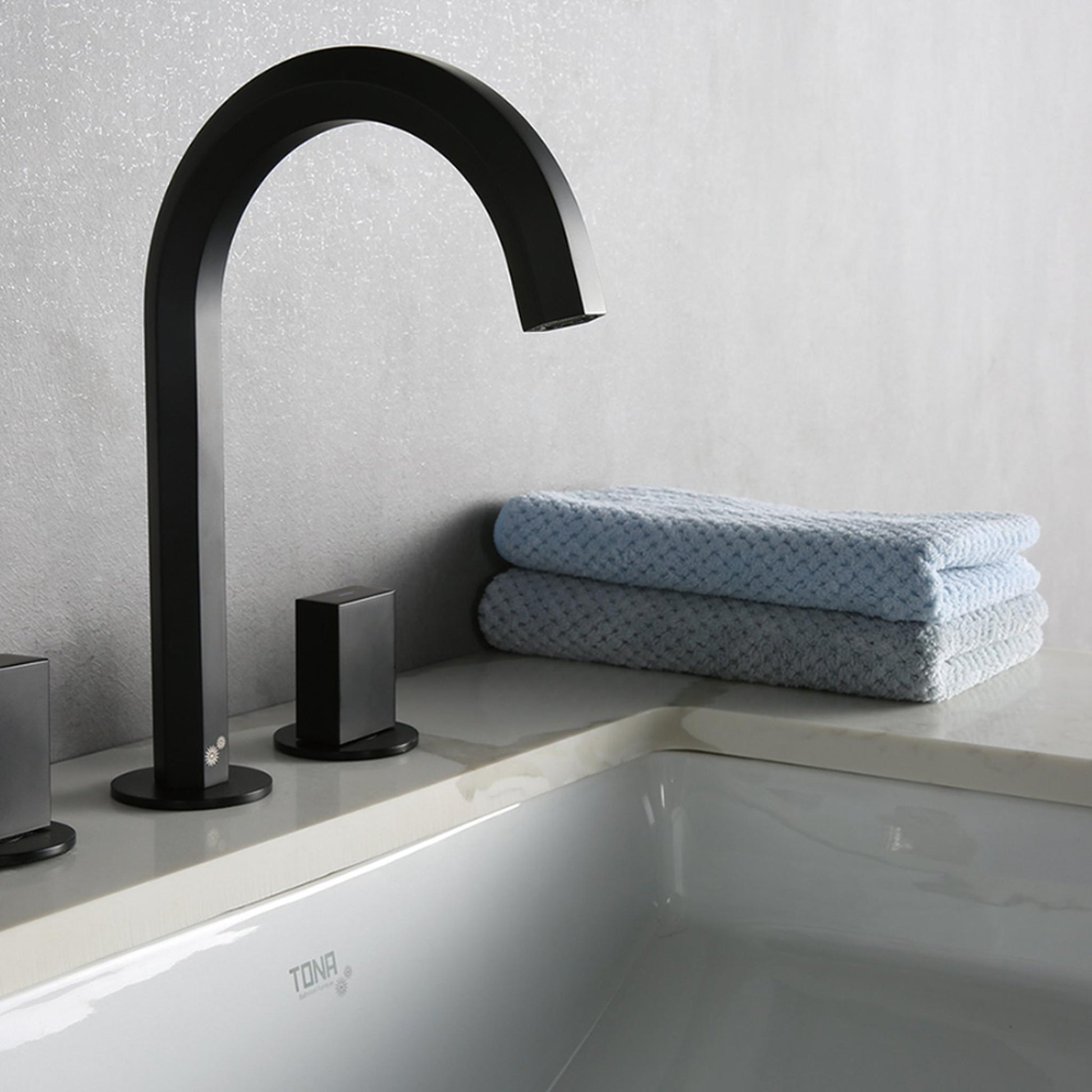 TONA Freda 40" Cement Gray Wall-Mounted Bathroom Vanity with Quartz Top & Ceramic Sink