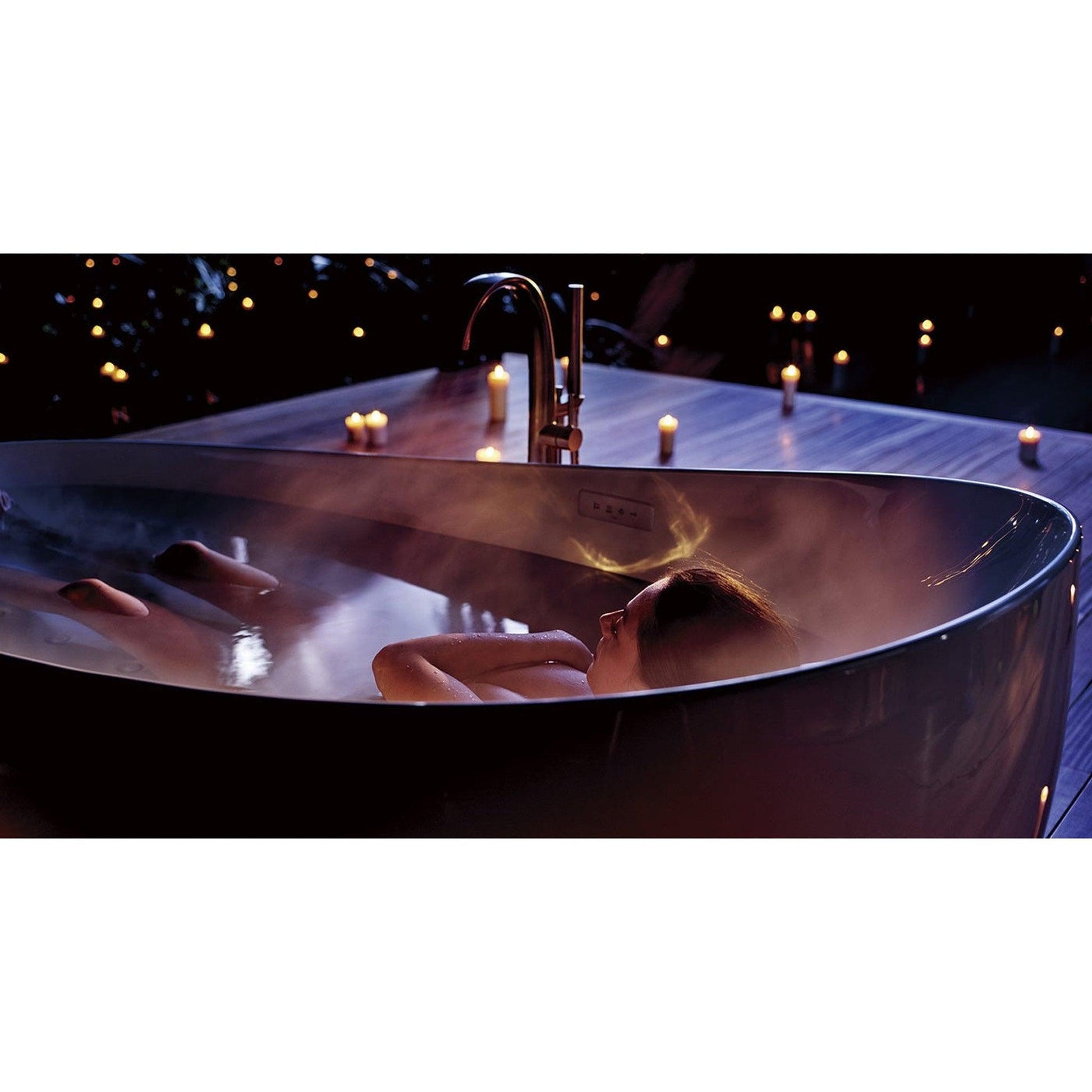 TOTO Gloss White Freestanding Zero Gravity Flotation Bathtub With Hydrohands Water Jets