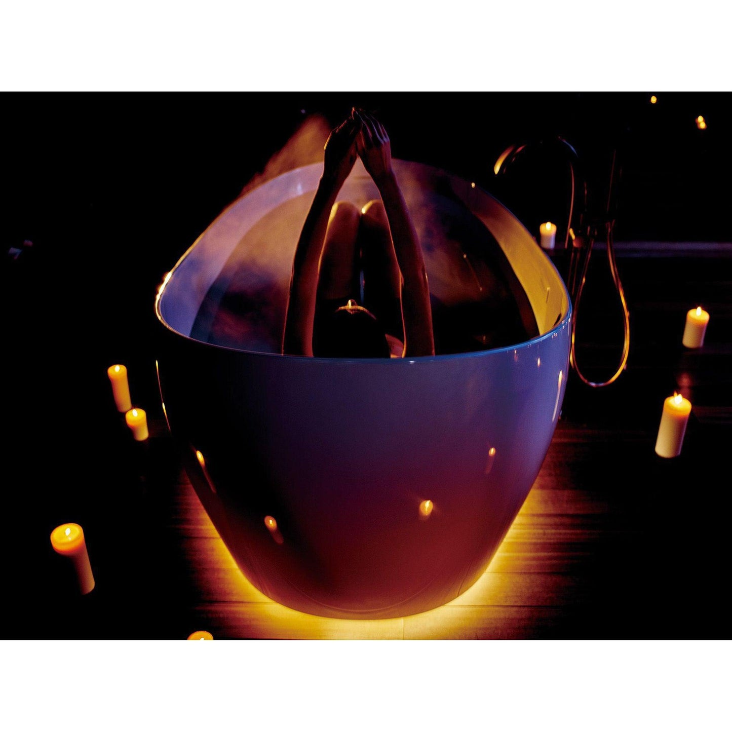 TOTO Gloss White Freestanding Zero Gravity Flotation Bathtub With Hydrohands Water Jets