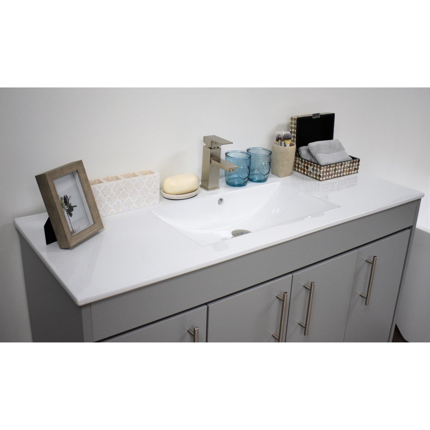 Volpa USA Villa 48" Gray Freestanding Modern Bathroom Vanity With Integrated Ceramic Top and Brushed Nickel Round Handles