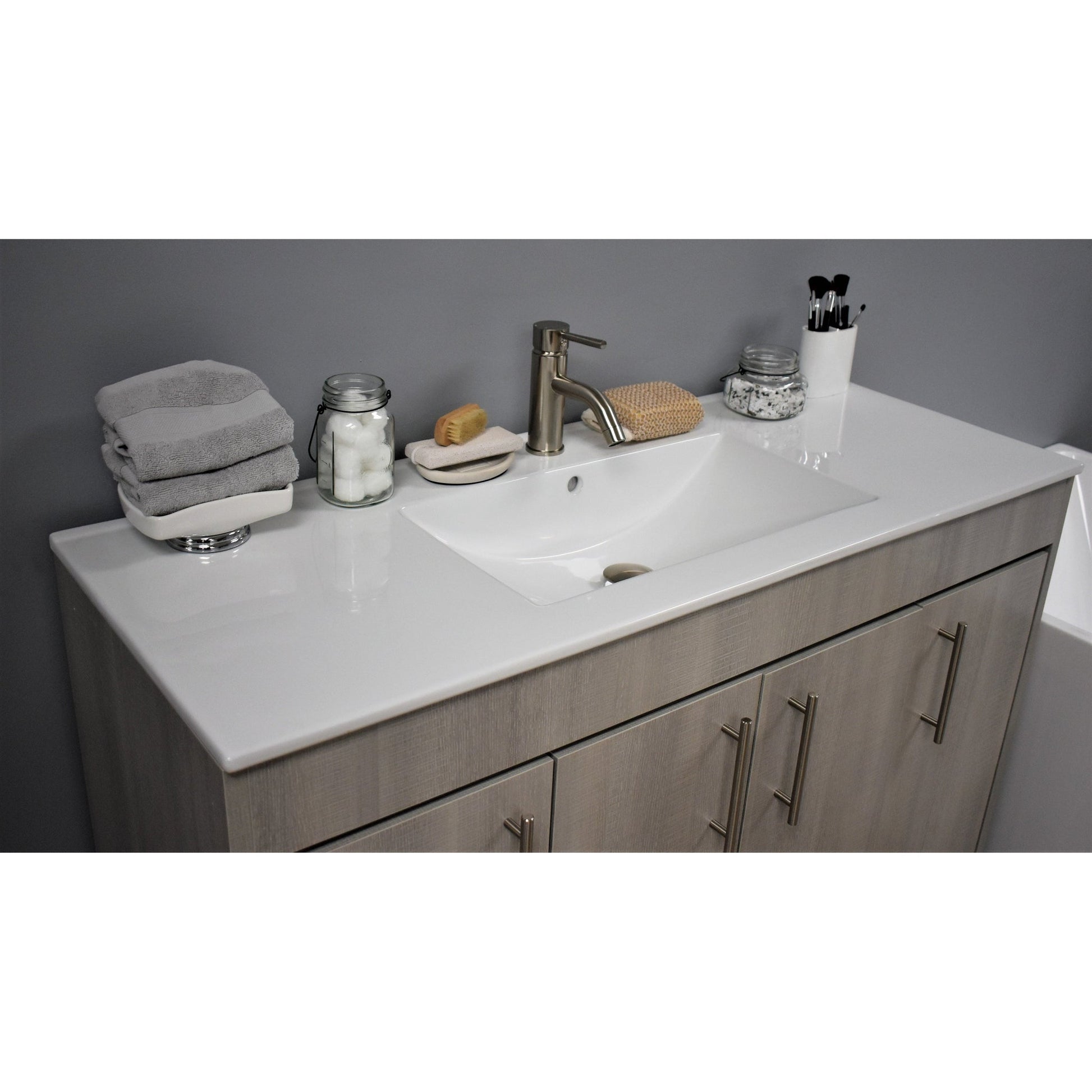 Volpa USA Villa 48" Weathered Grey Freestanding Modern Bathroom Vanity With Integrated Ceramic Top and Brushed Nickel Round Handles